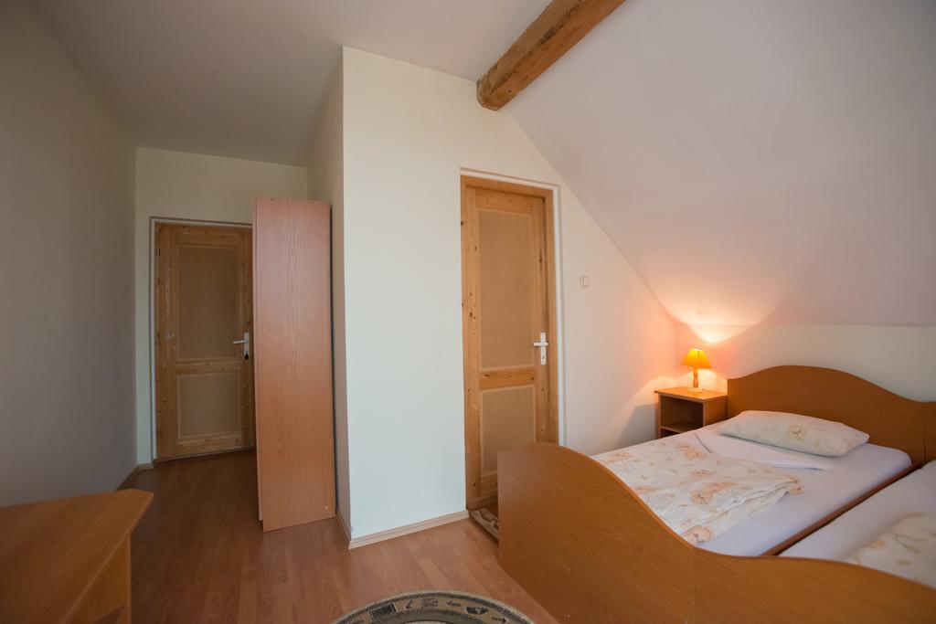 Hotel Béluci Panzió Odorheiu Secuiesc Exterior foto