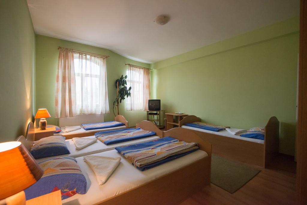 Hotel Béluci Panzió Odorheiu Secuiesc Exterior foto