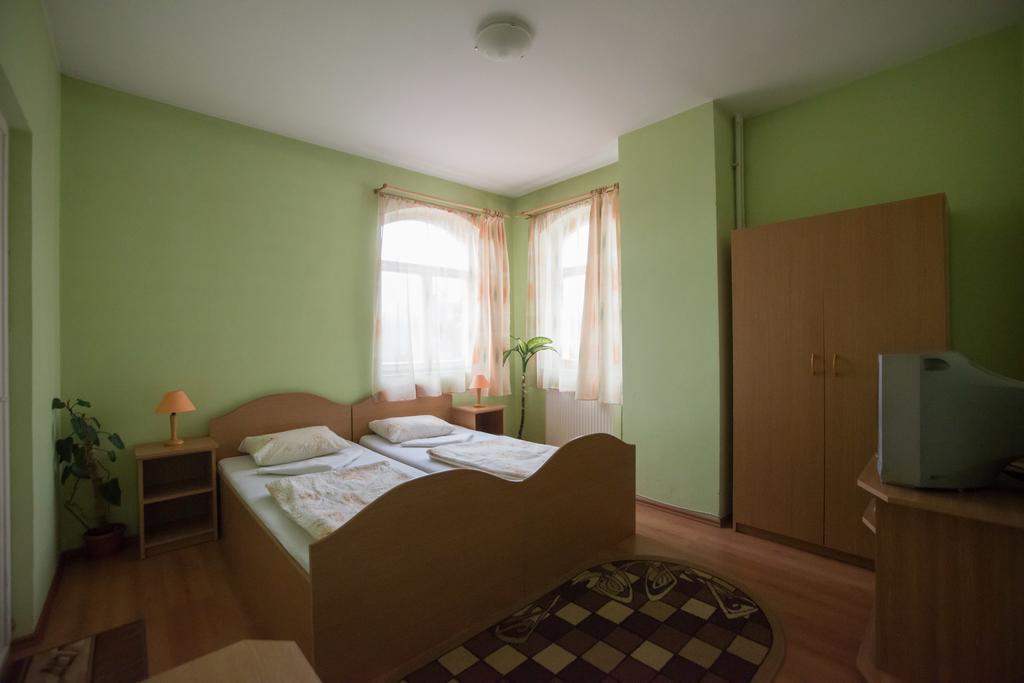 Hotel Béluci Panzió Odorheiu Secuiesc Exterior foto